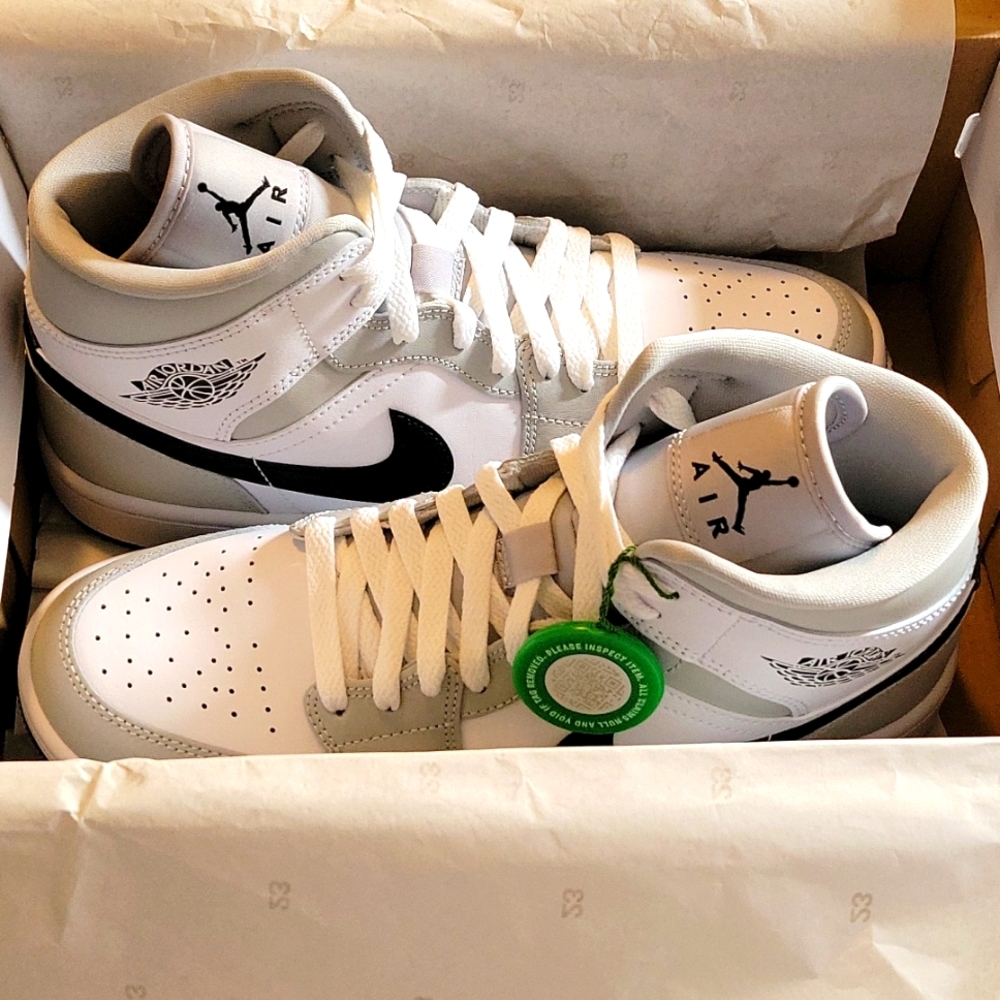 WMNS AIR JORDAN 1 MID, GREY FOG/BLACK-WHITE, SIZE 9, NWT